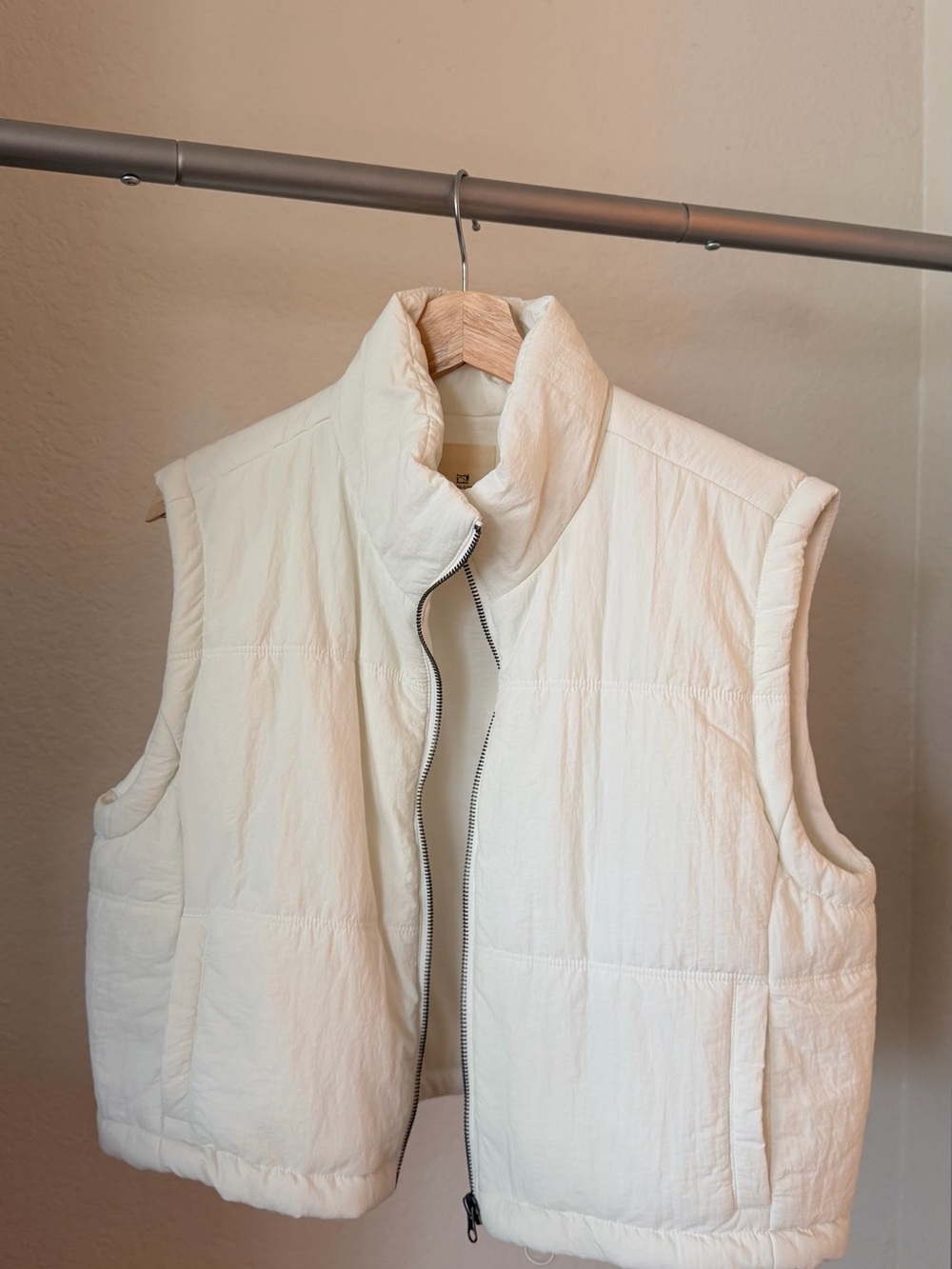 Thread & Supply Ivory Cropped Puffer Vest Size M